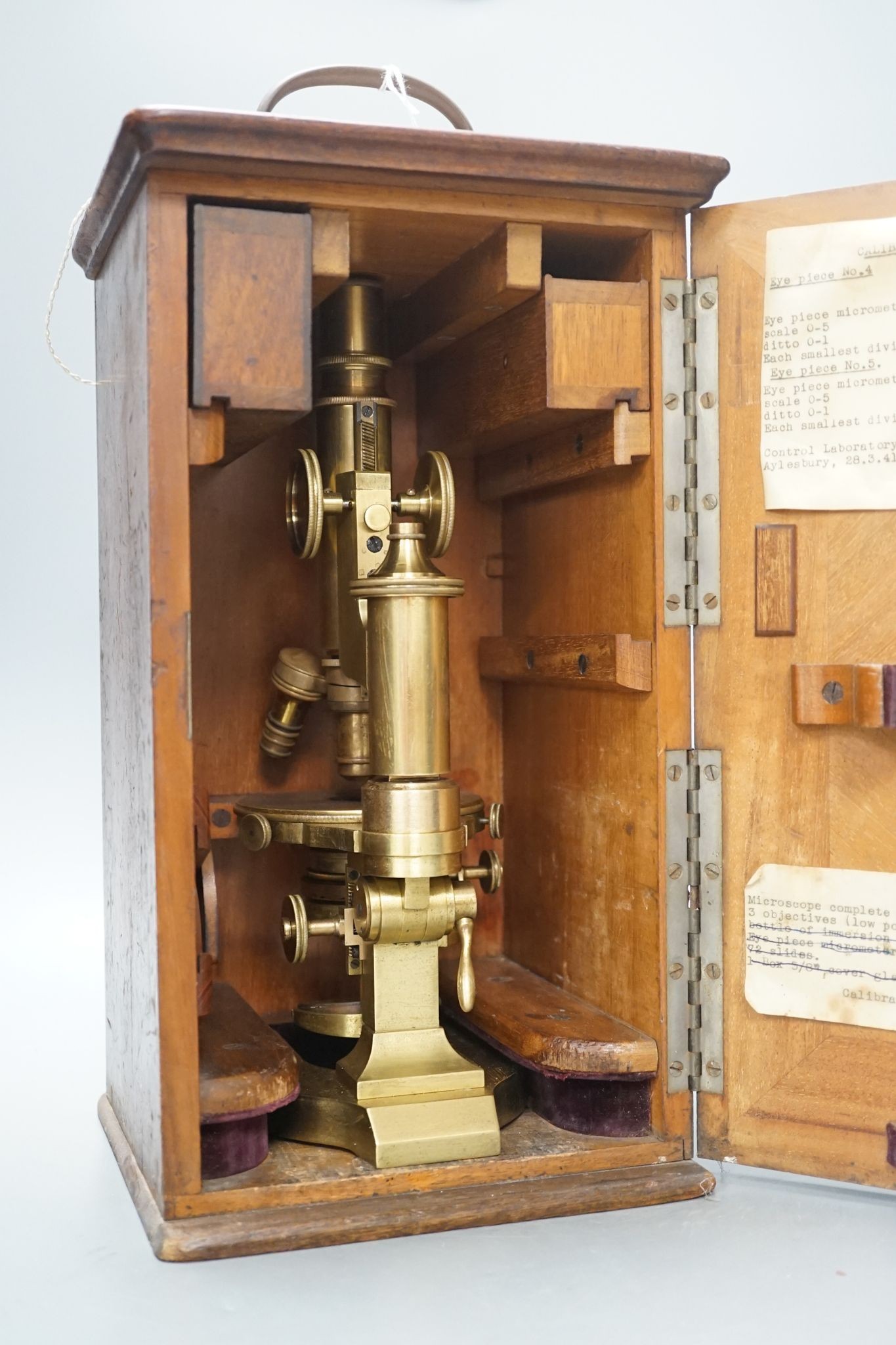 A brass E.Leitz Wetzlar microscope, serial number 28626, in original case
